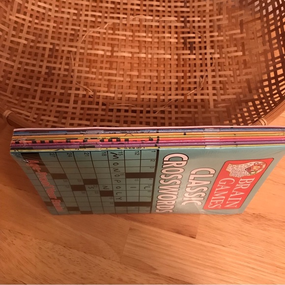 🌻Brain Games Classic Crosswords: 10 Small Crossword Books NEW Sealed - Picture 10 of 10